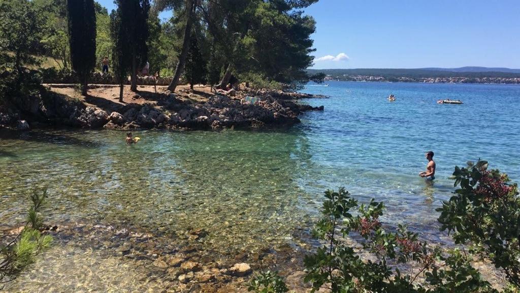 Apartmani Ana Malinska Eksteriør billede