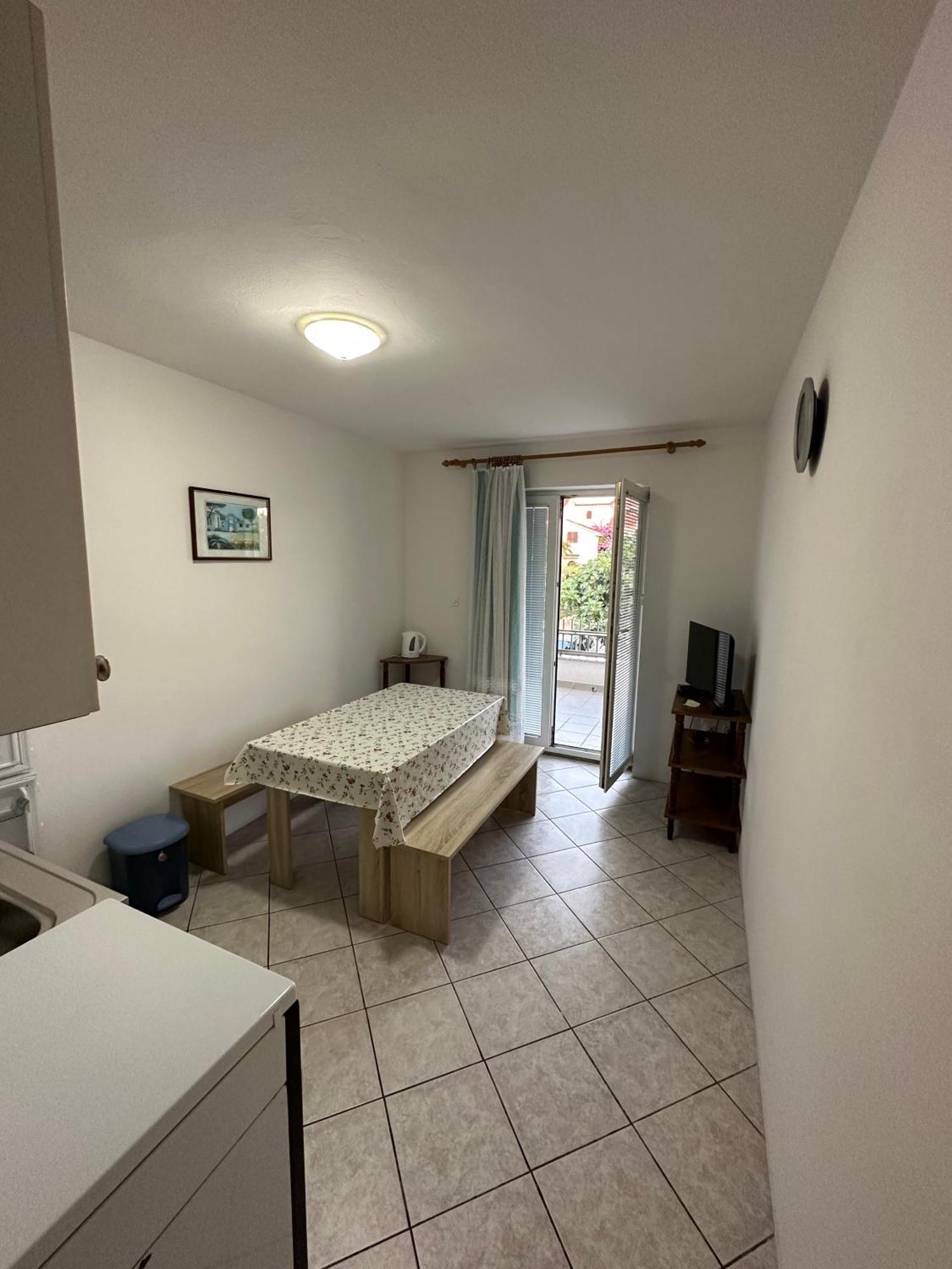 Apartmani Ana Malinska Eksteriør billede