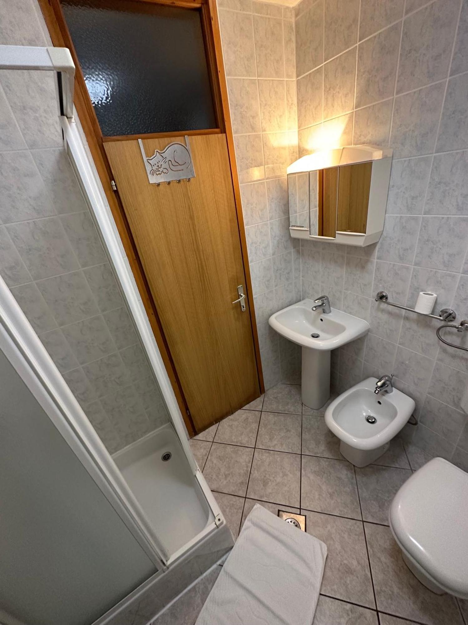 Apartmani Ana Malinska Eksteriør billede